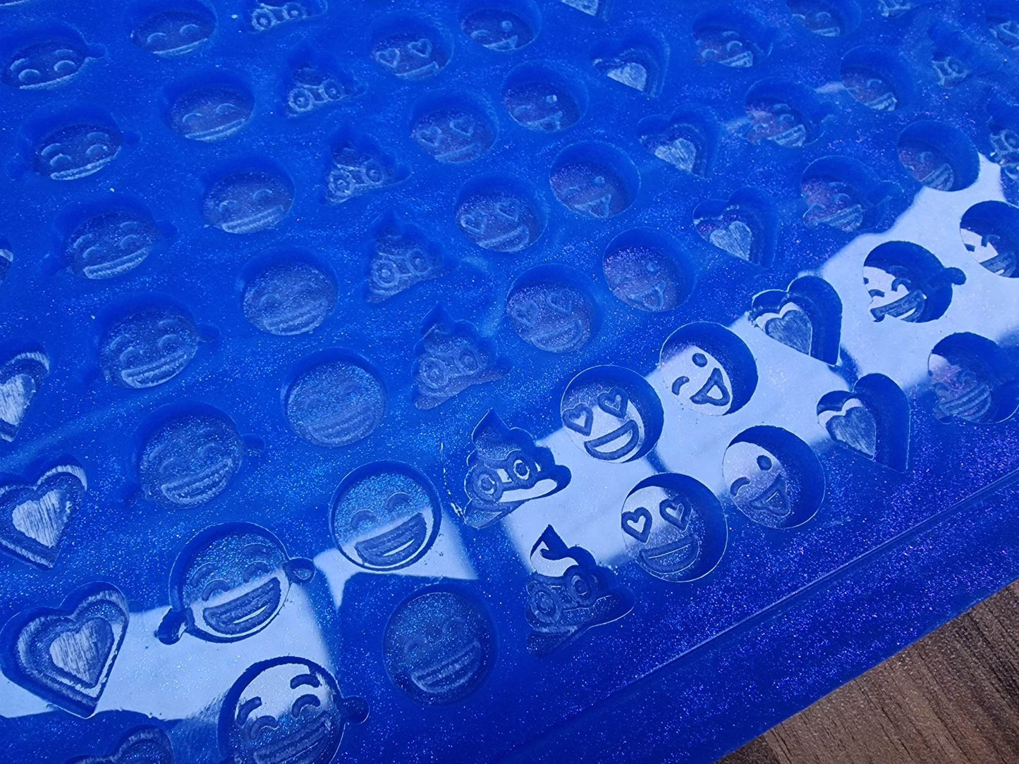 Emoji Scoop / Scoopies / Scoopy / Tiny Melts Silicone Mould