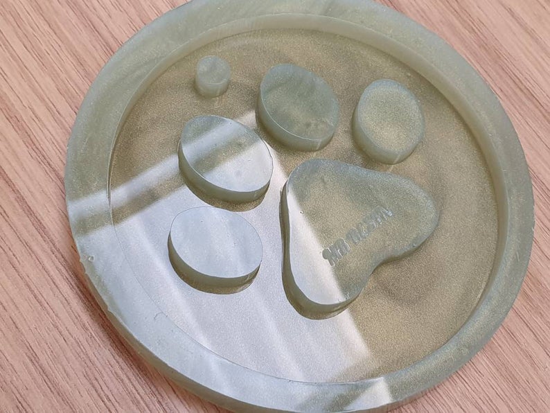 Hanging Pawprint Circle Decoration Ferrero Rocher / Lindt Lindor Holder Silicone Moulds